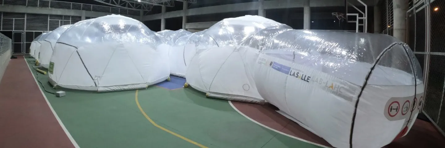 Entrega de las primeras unidades de aislamiento portátiles para pacientes...