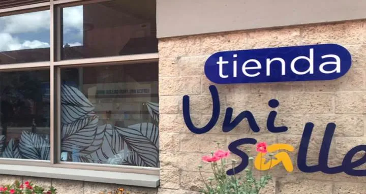 Fachada tienda unisalle