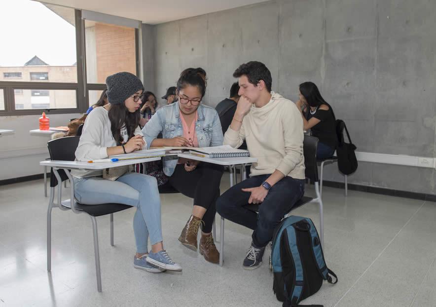 Escuela de Humanidades y Estudios Sociales