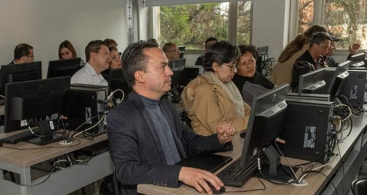 Docentes recibiendo formación