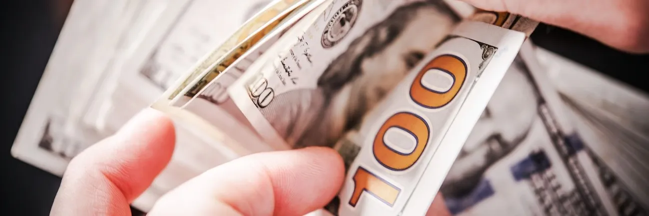 ¿Por qué sigue bajando el precio del dólar en Colombia?