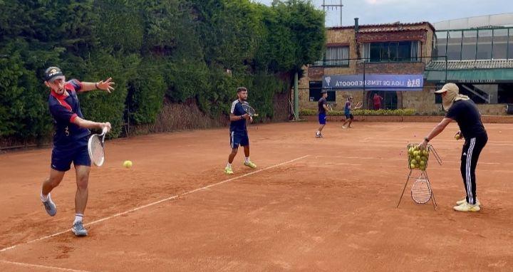 Entrenamiento de selección de tenis de campo