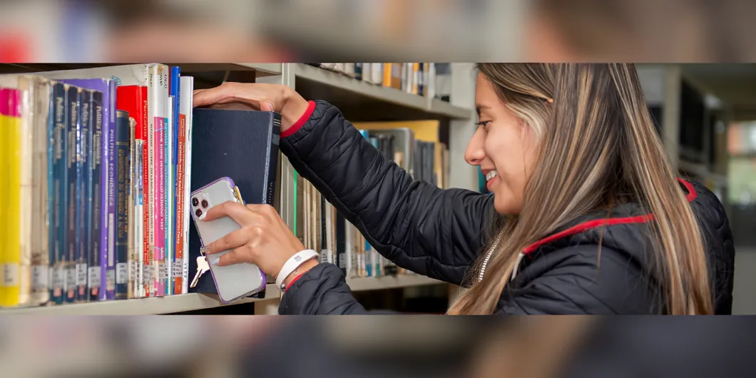 "A tres pasos de ti..."