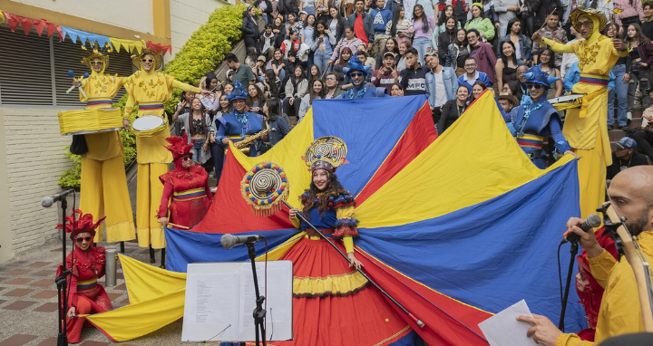 Batucada Bembé en la celebración del día del estudiante 