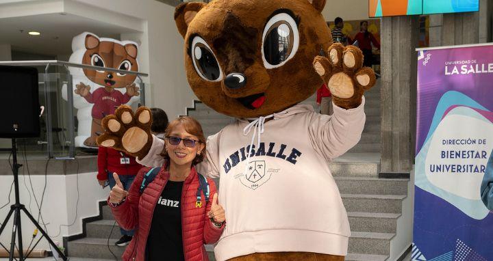 Juana la mascota de la Universidad de La Salle
