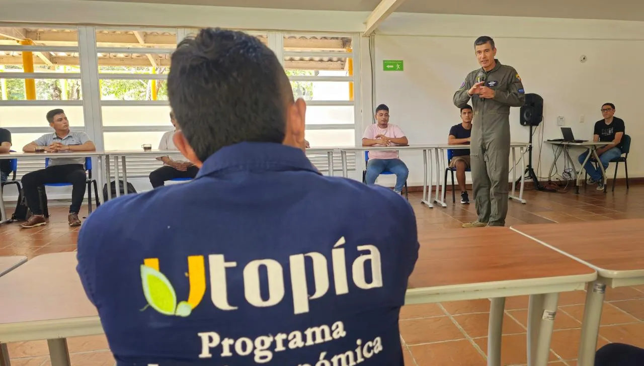 Charla de la FAC en Utopía