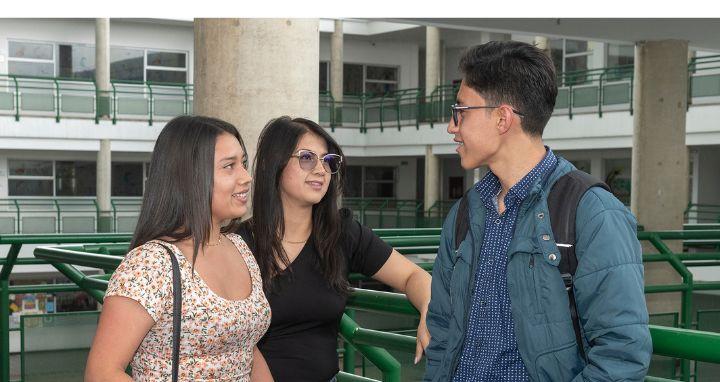 Estudiantes en las instalaciones del campus de Mosquera 