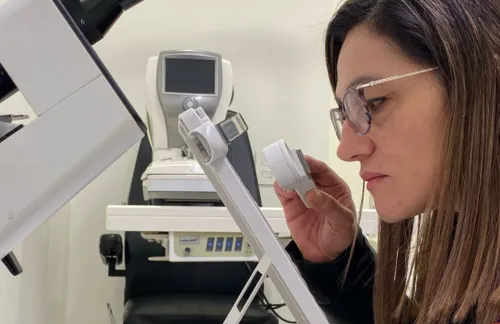 Los paciente con baja visión requieren de una consulta especializada así como...