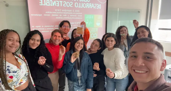 Equipo de estudiantes y docente líder de este proyecto