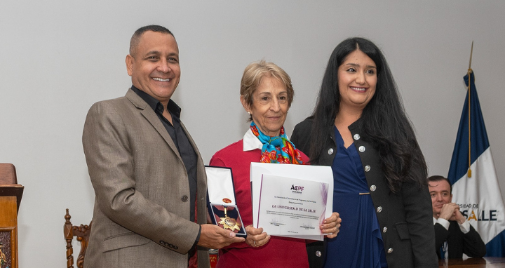 Entrega de distinción  