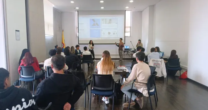Estudiantes en la Hackaton