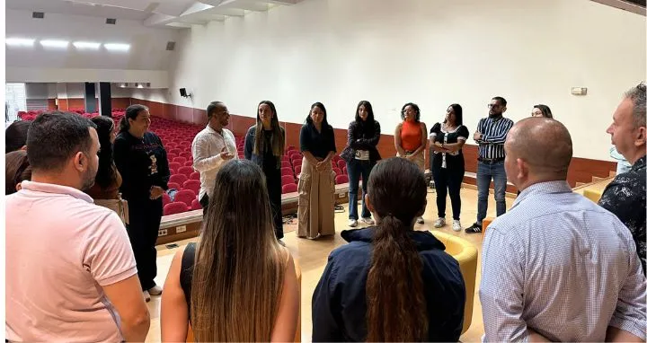 Estudiantes en reunión