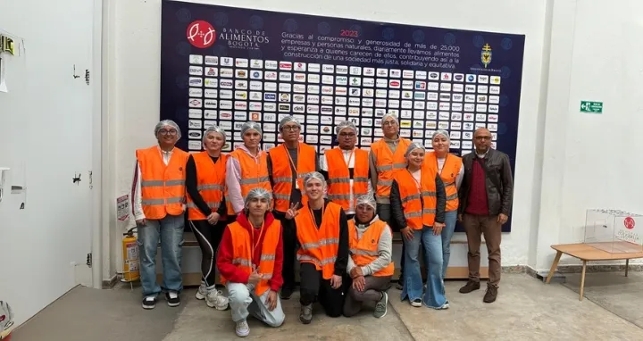 Estudiantes en el Banco de Alimentos.