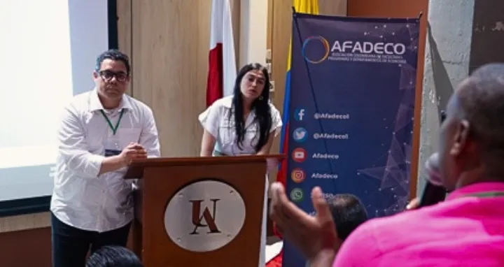 Profesor Ricardo Antonio Sánchez compartiendo una reflexión sobre cómo se...