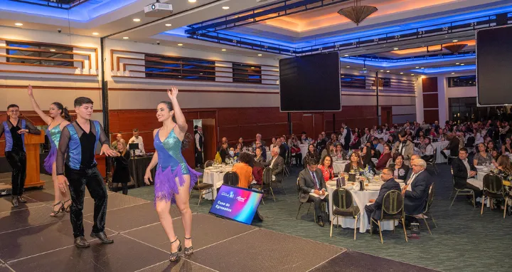 Egresados participando en eventos de la Universidad de La Salle