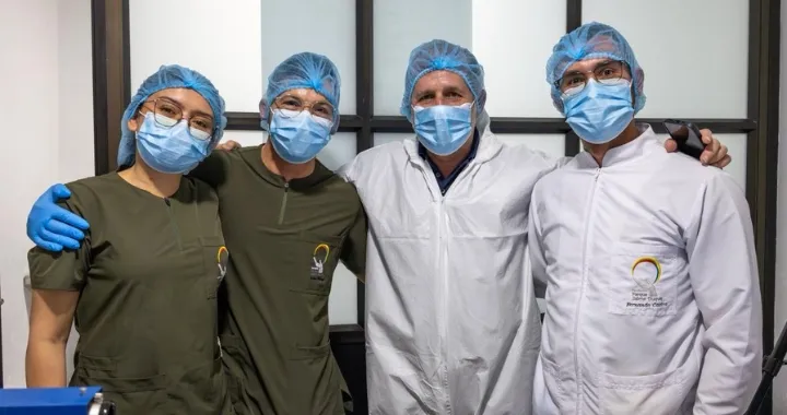 Equipo al frente del nacimiento del Condor