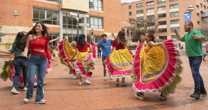 Grupo de danzas de unisalle