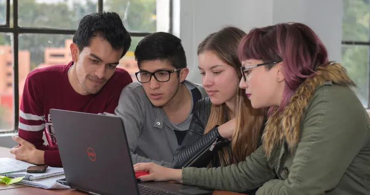 Estudiantes Diseño Visual