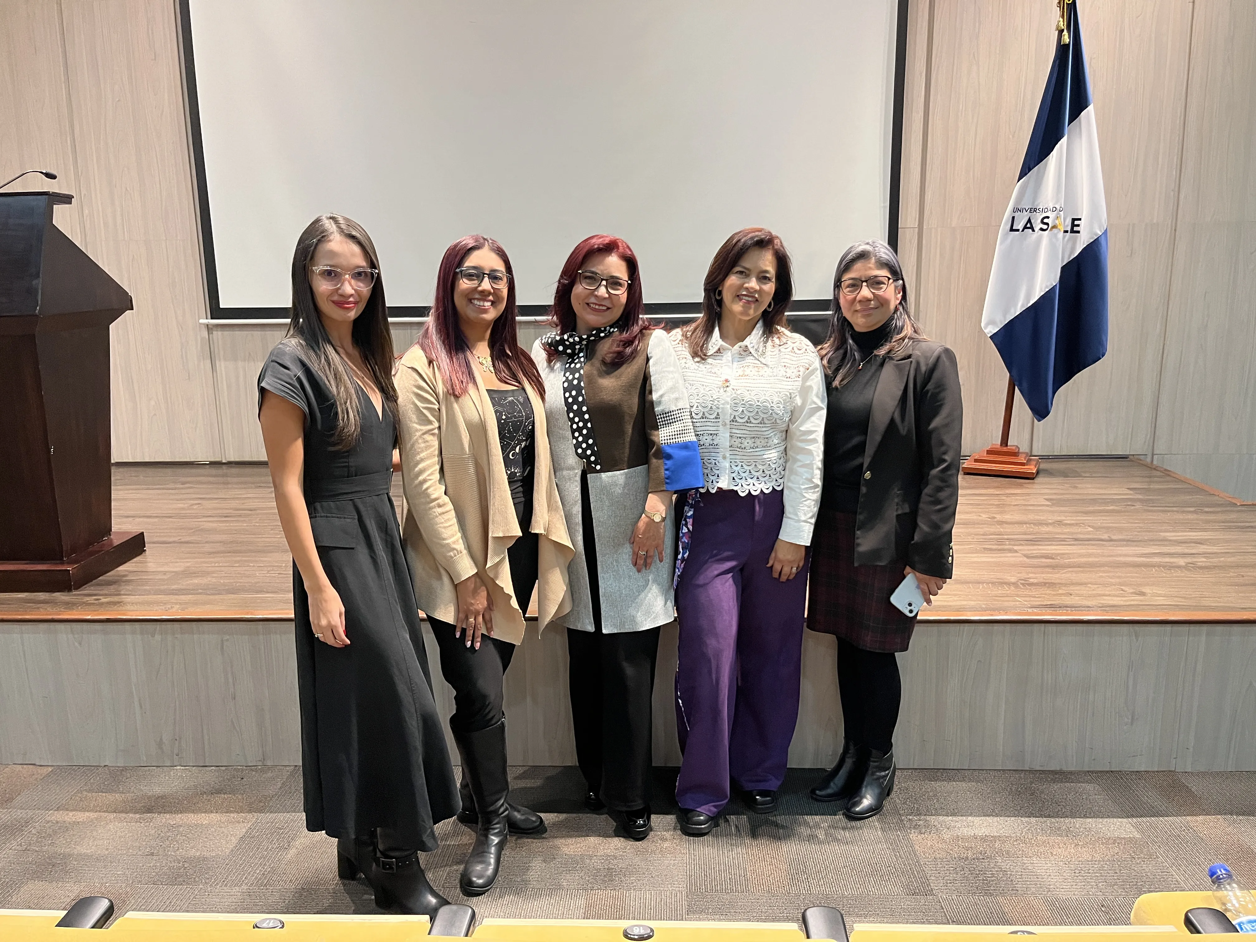 Docentes participantes en el lanzamiento de la edición No. 40 de la Revista...