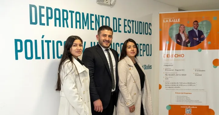 Estudiantes de programa de Derecho