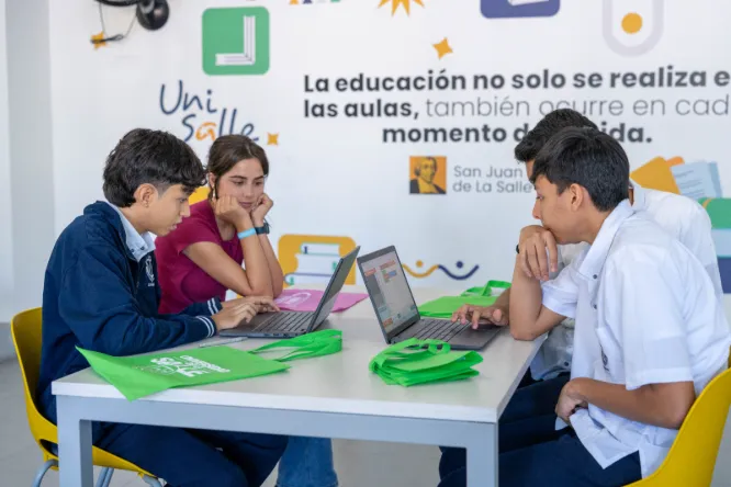 Ingeniería de Software inspira a futuros talentos tecnológicos en Bucaramanga